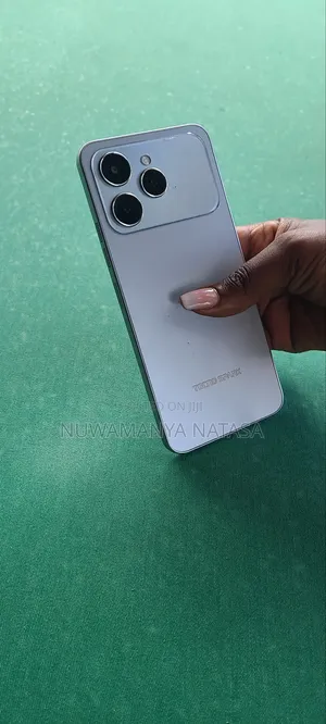 Tecno Spark 40 128 GB Orange