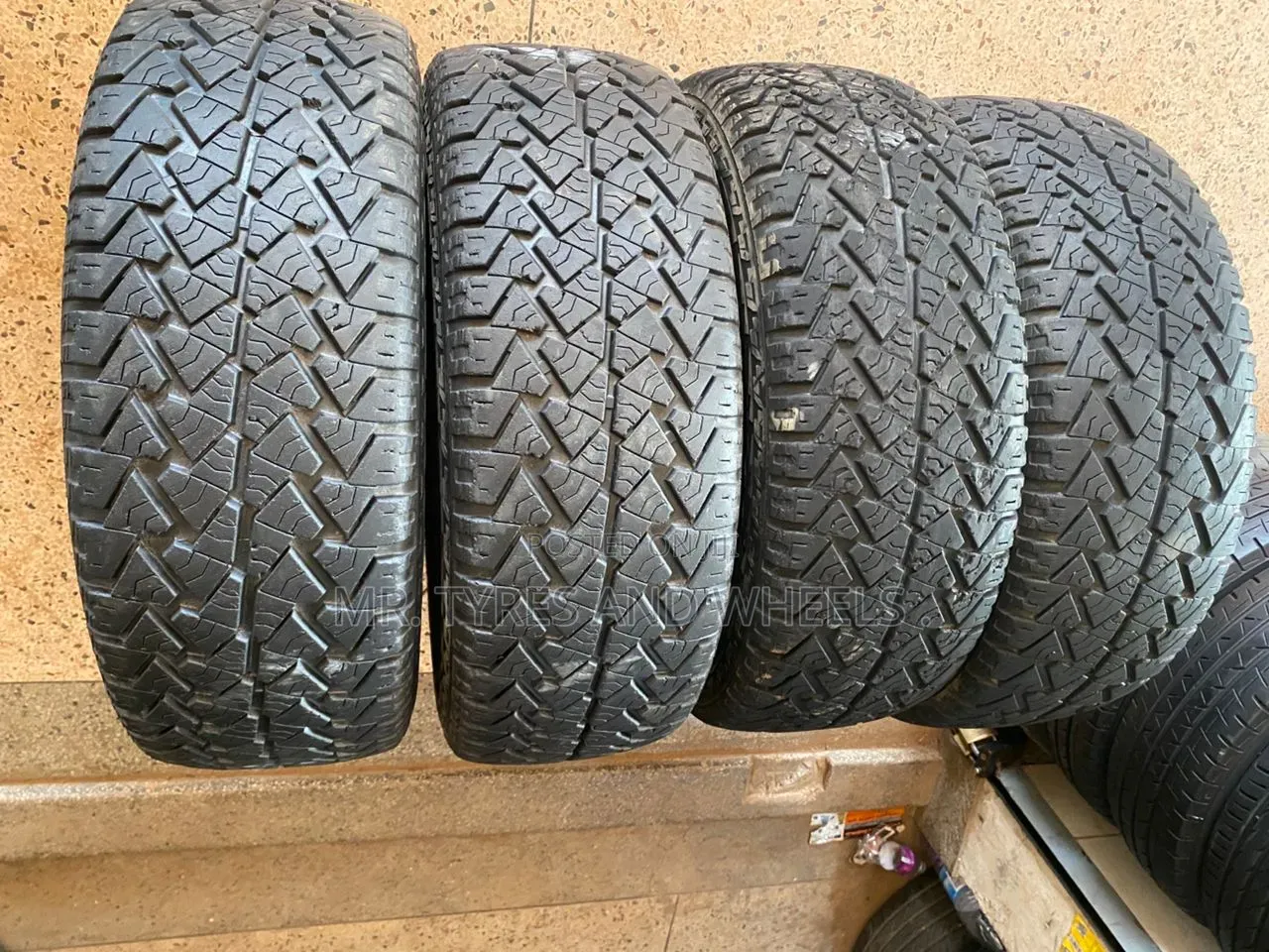 235 65 R17 Petrol Max Used but Still in Good Condition Cam We Upgrade