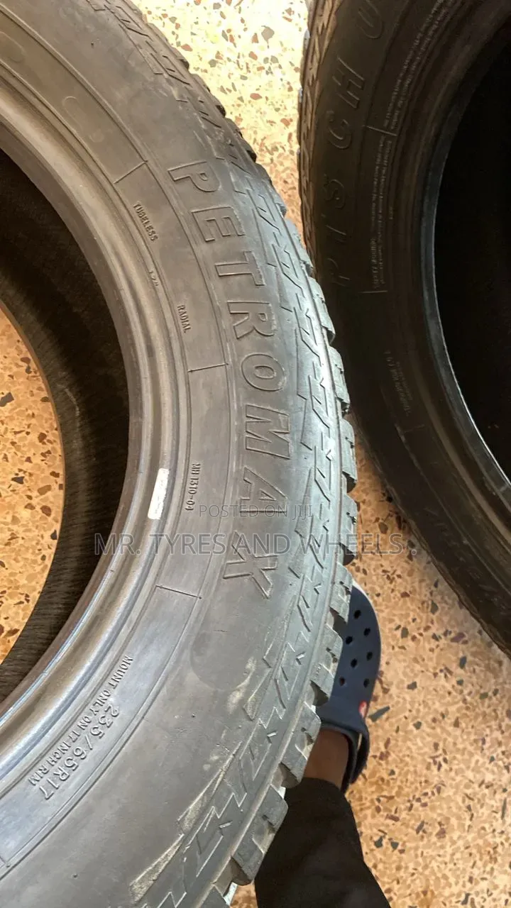 235 65 R17 Petrol Max Used but Still in Good Condition Cam We Upgrade