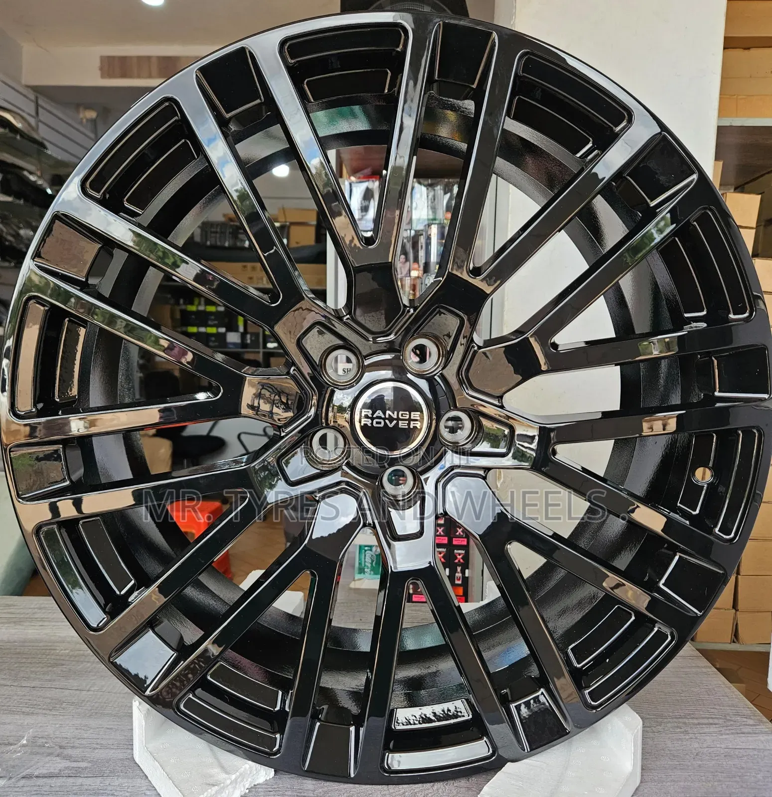 Size 22 Range Rover Sport in Its Original Black and in the Nice Disney