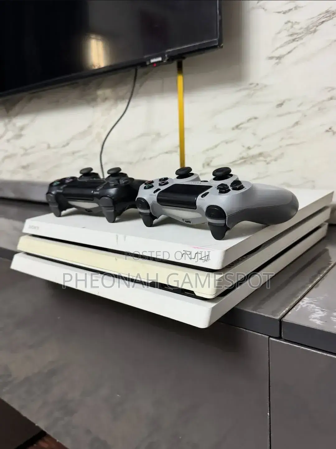 Ps4 Pro, Chipped. 32 Games 2 Pads. Boys From Nansana Will Fear