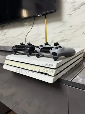 Ps4 Pro, Chipped. 32 Games 2 Pads. Boys From Nansana Will Fear