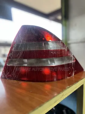 Mercedes S Class W220 Taillight
