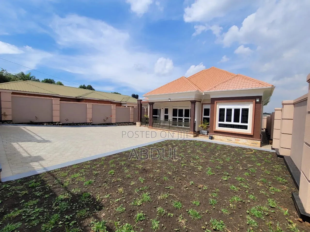 4bdrm Bungalow in Nsawo Estate, Kira for sale