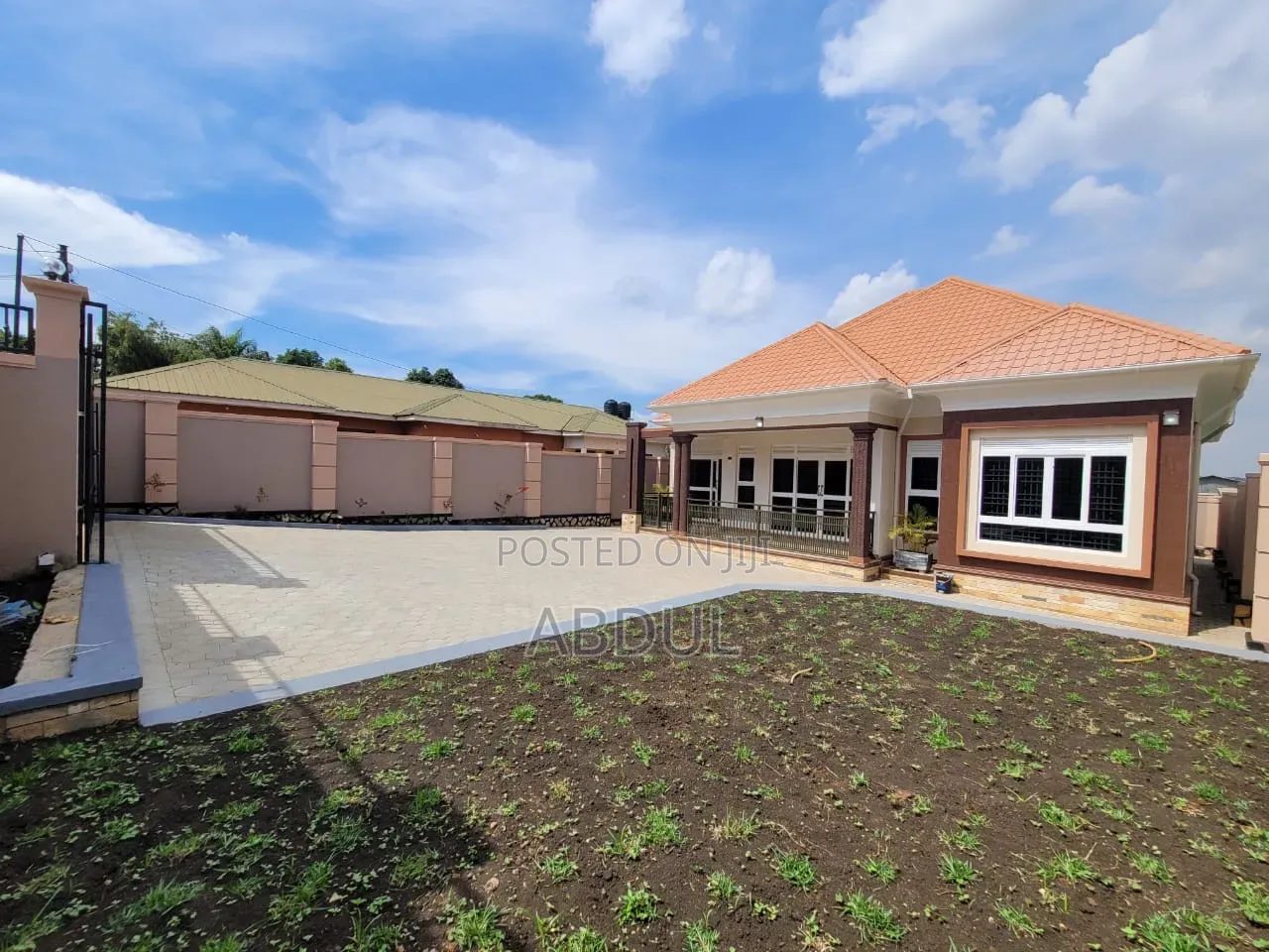 4bdrm Bungalow in Nsawo Estate, Kira for sale