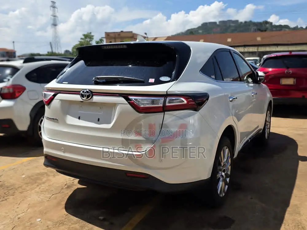 Toyota Harrier 2.0 2018 White