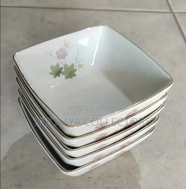 Japanese Vintage Japanese-Style Porcelain Collection of Small Bowls.