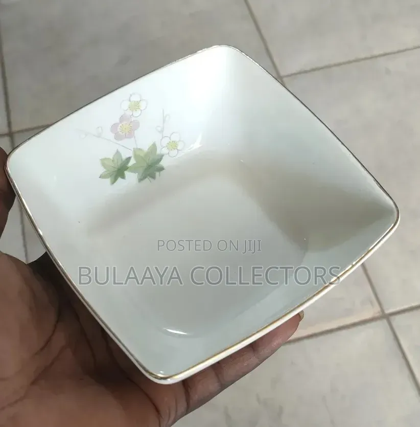 Japanese Vintage Japanese-Style Porcelain Collection of Small Bowls.