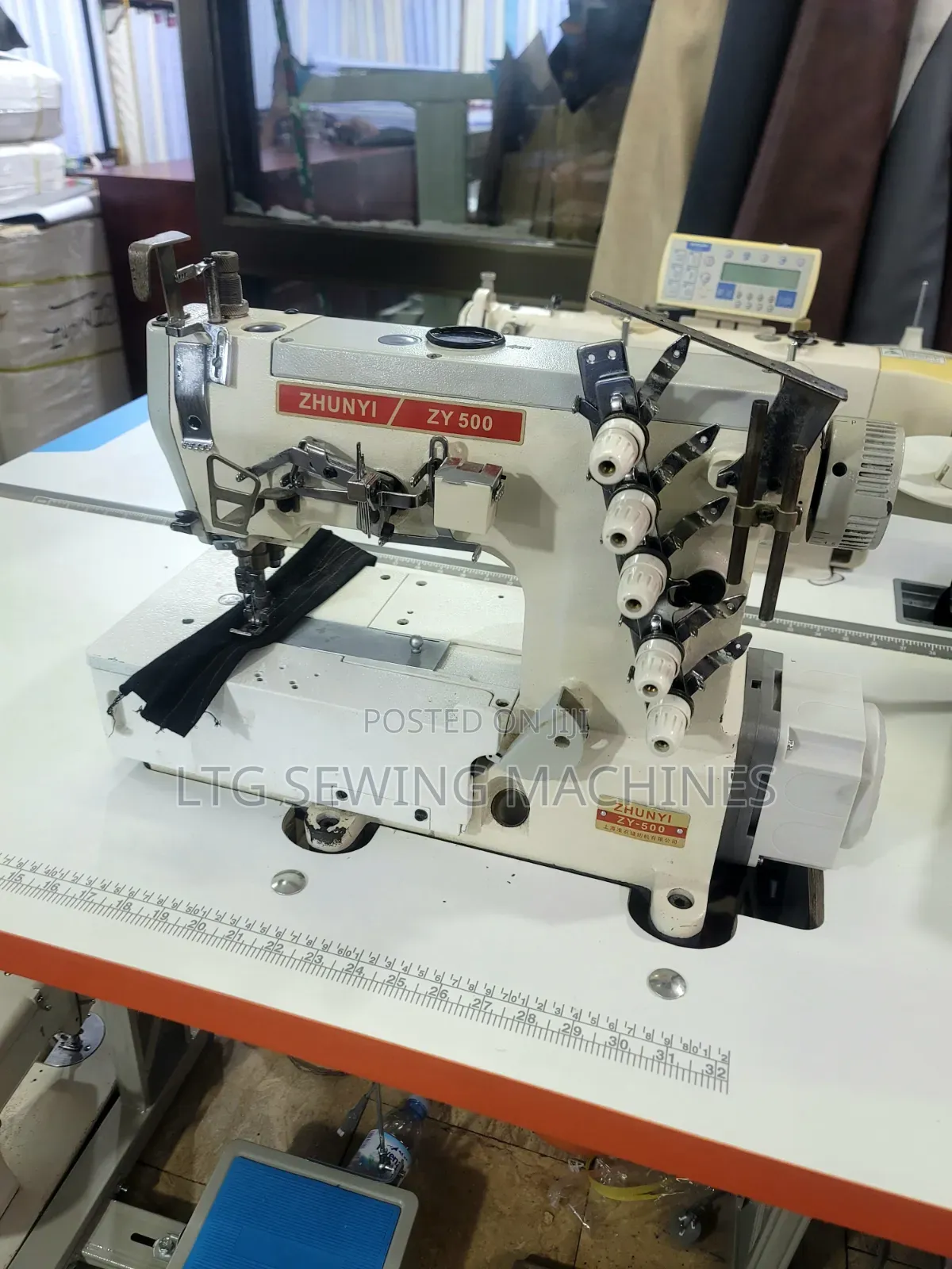 Frat Lock Industrial Sewing Machine