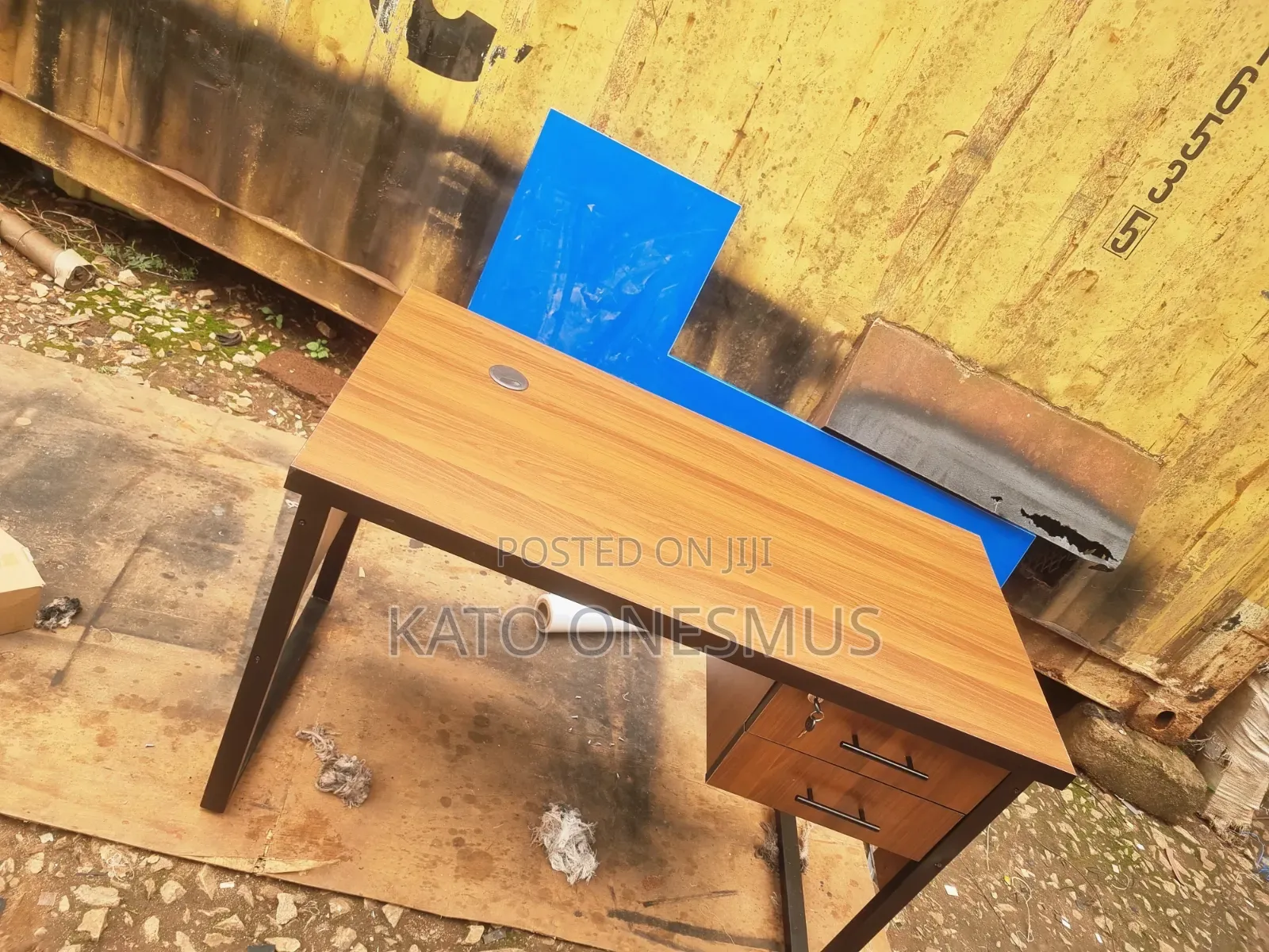 Computer Metallic Table