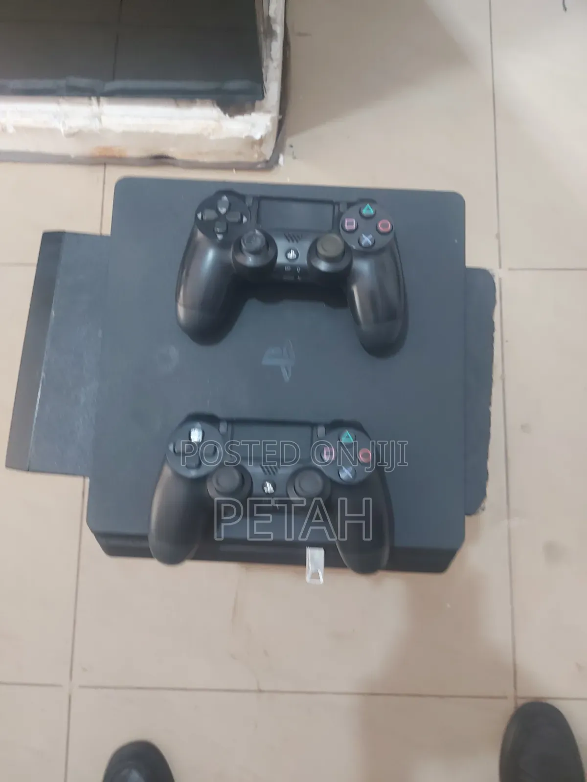 Sony Ps 4 Console With Controllers