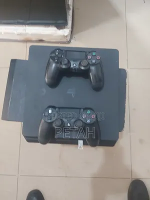 Sony Ps 4 Console With Controllers