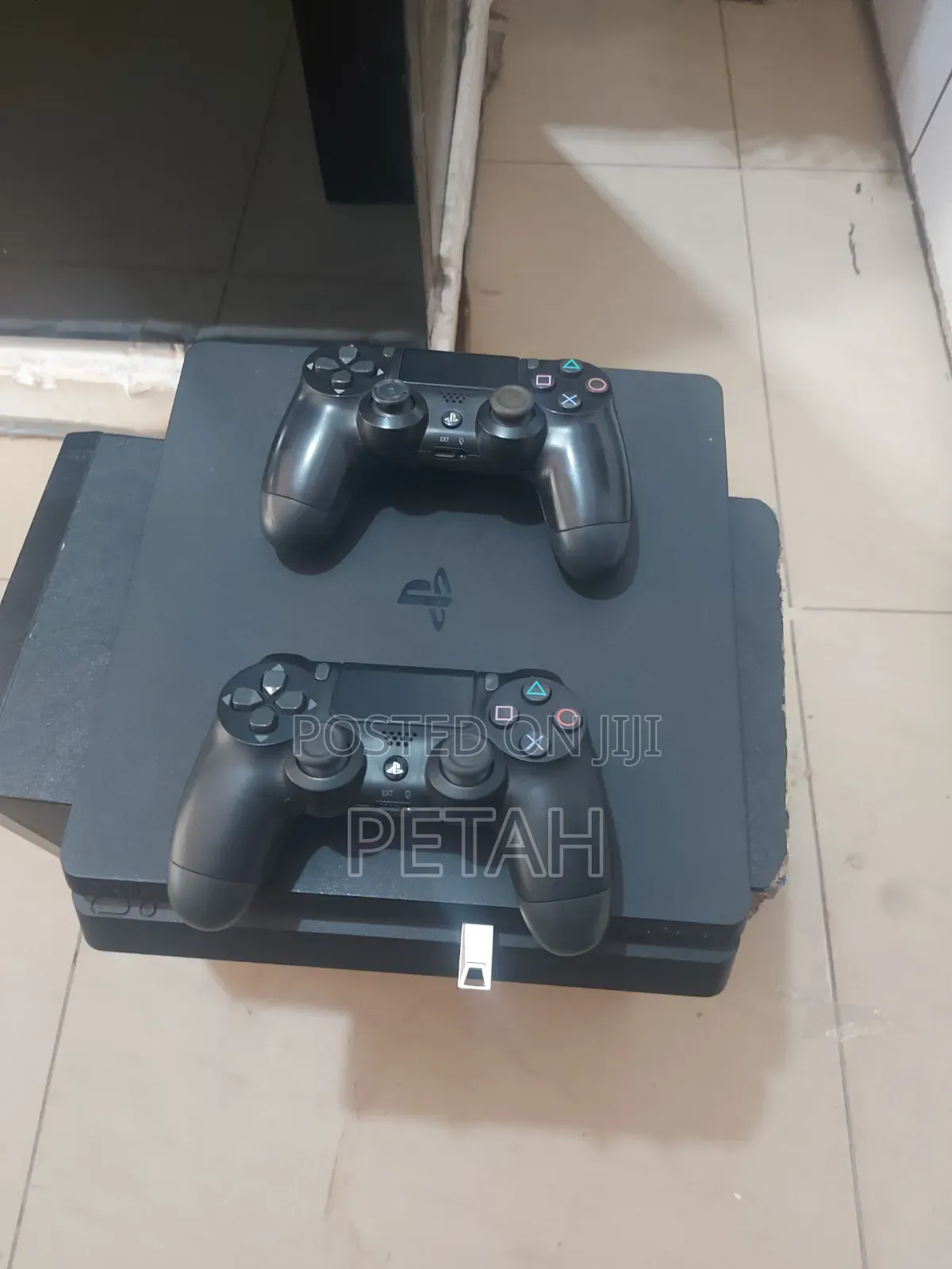 Sony Ps 4 Console With Controllers