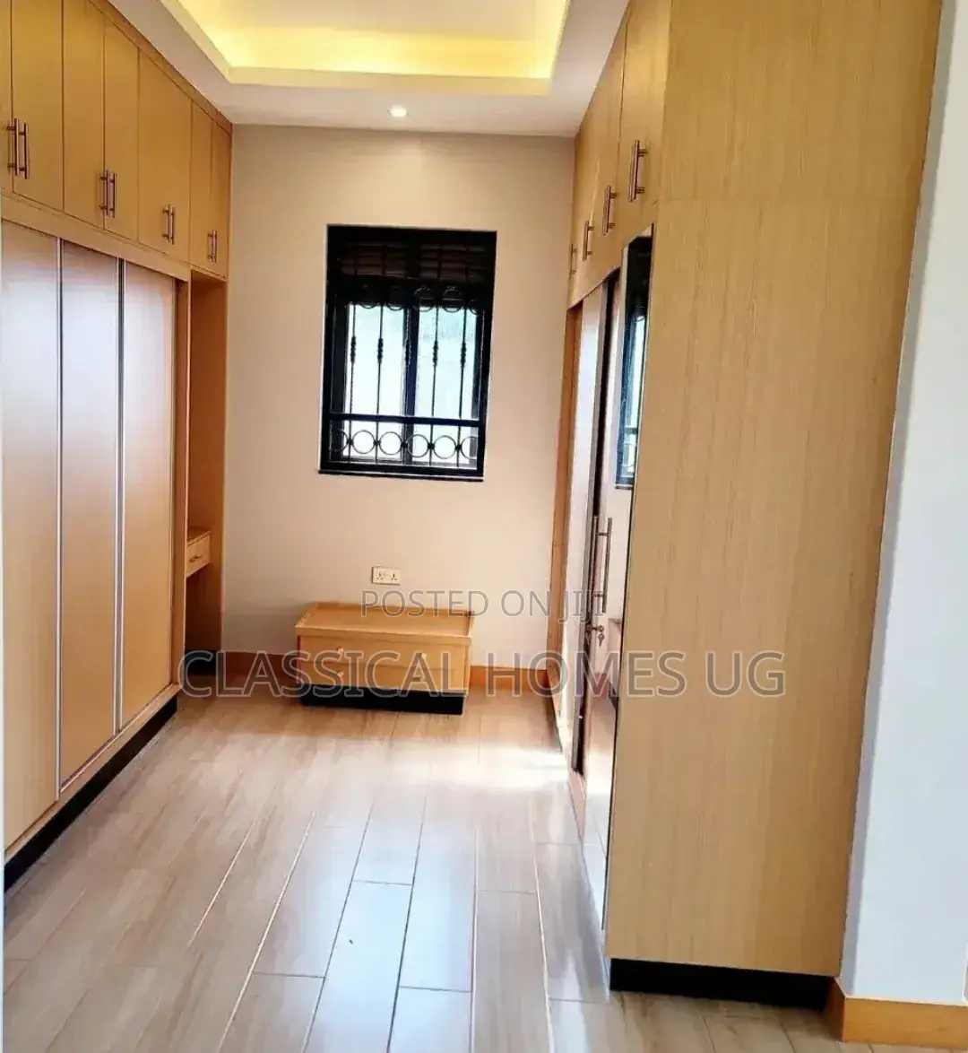 5bdrm Duplex in Mutungo Upper, Central Division for rent