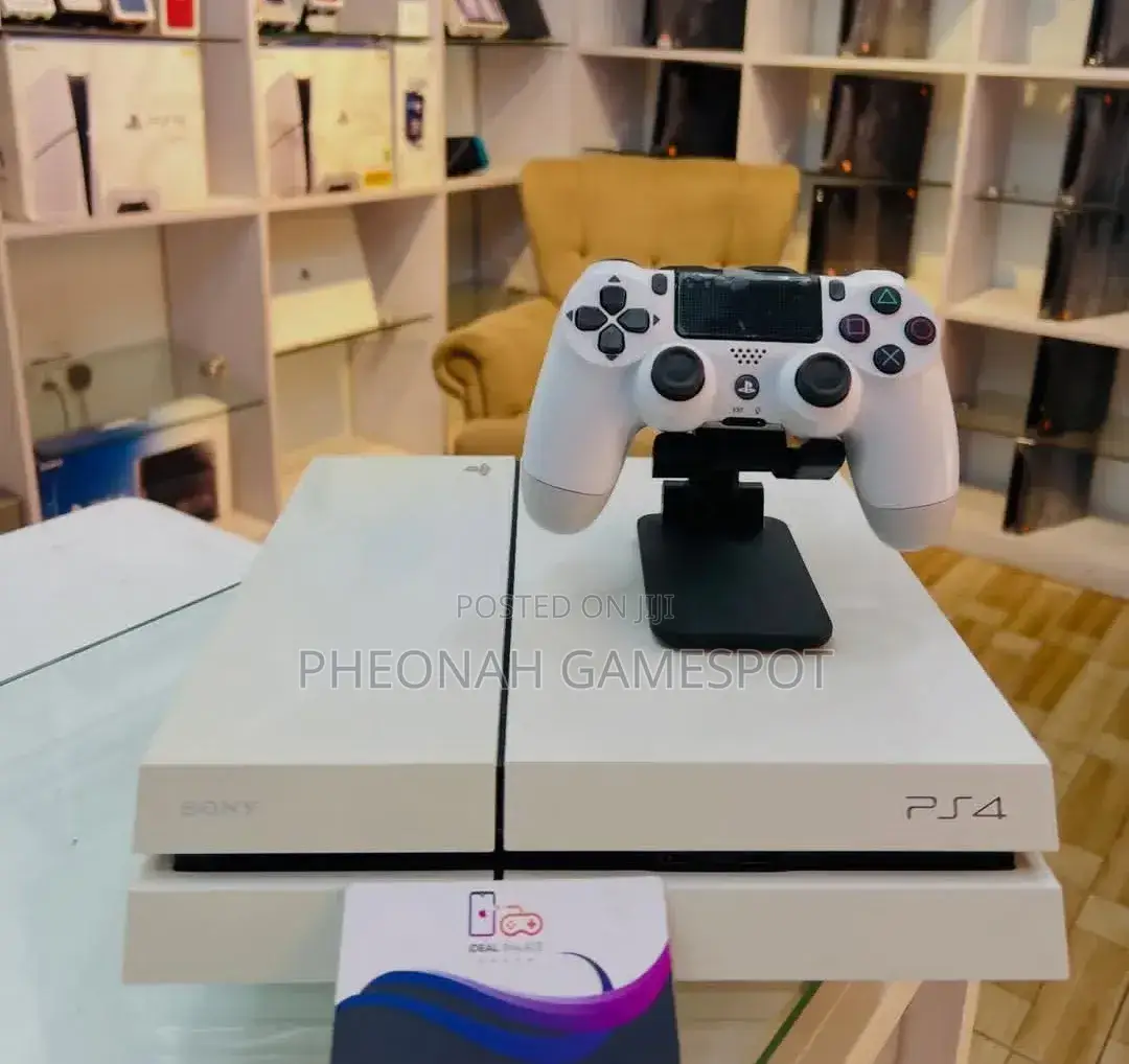 Playstation. Ps4. 12 Games, 2 Pads. It Won't Break Your Heart