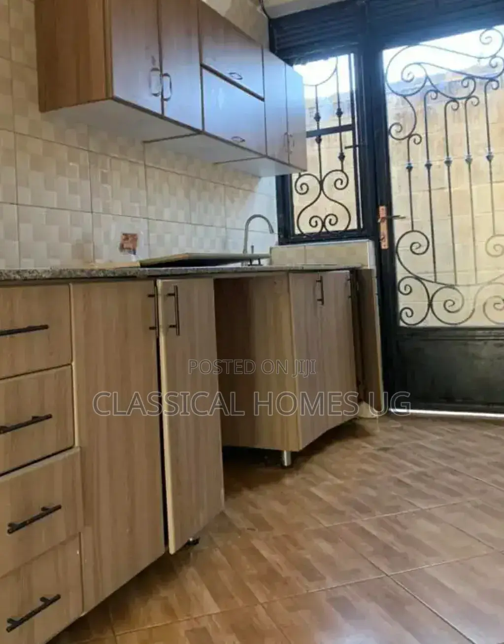 4bdrm Duplex in Mbuya Villa, Central Division for rent