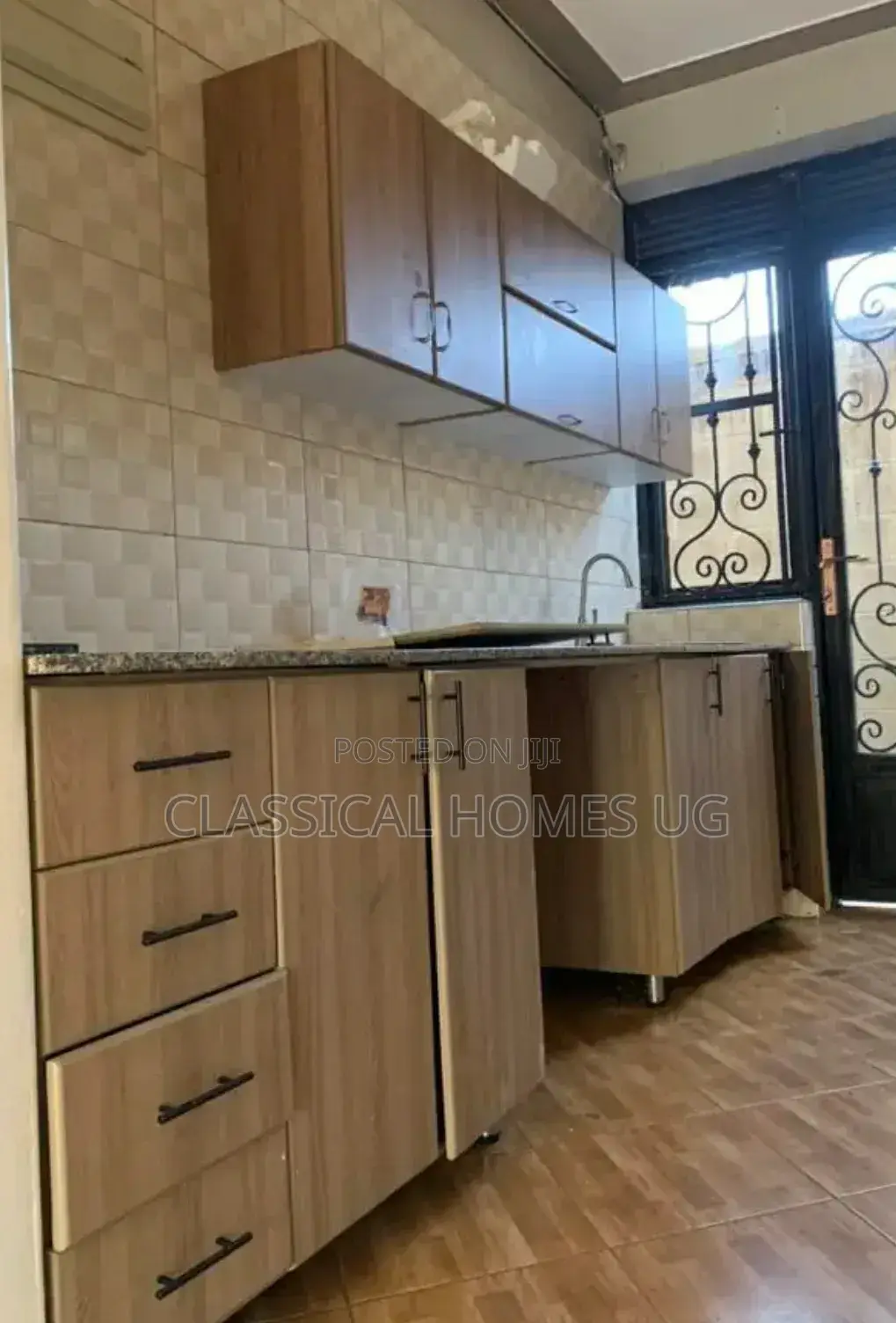 4bdrm Duplex in Mbuya Villa, Central Division for rent