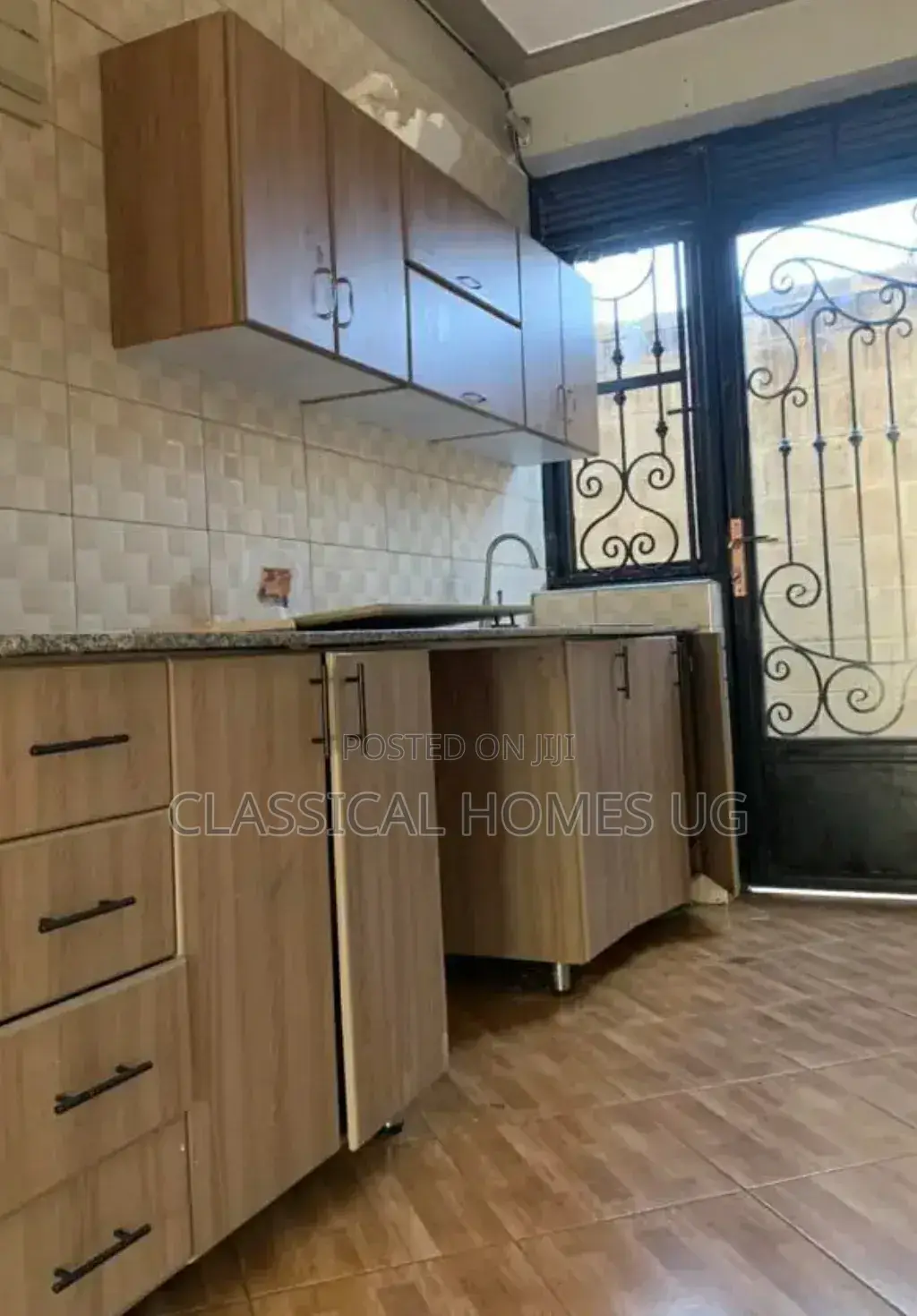 4bdrm Duplex in Mbuya Villa, Central Division for rent