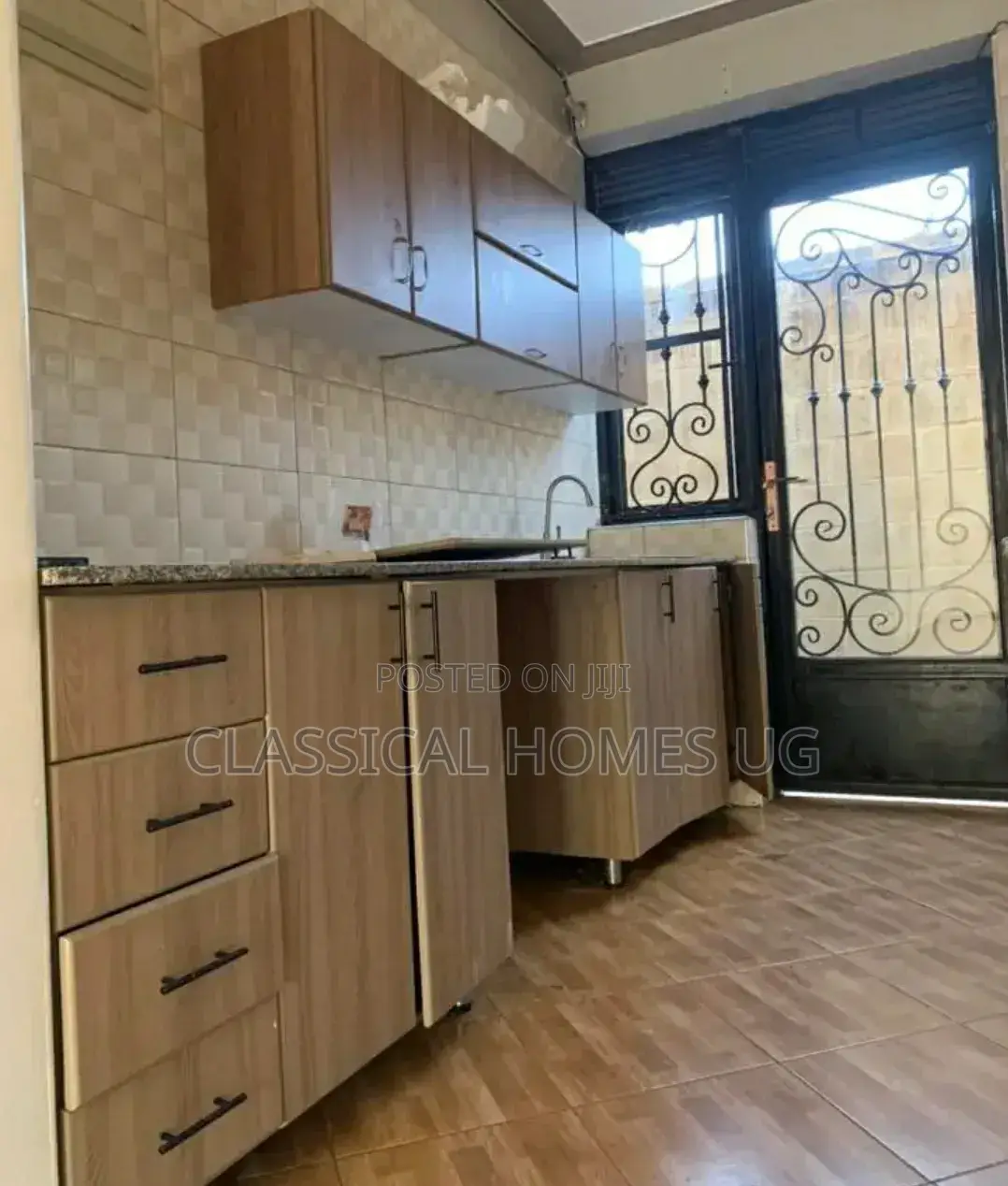 4bdrm Duplex in Mbuya Villa, Central Division for rent