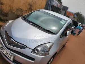 Toyota Ractis 2010 Silver
