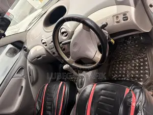 Toyota Platz 2002 Silver