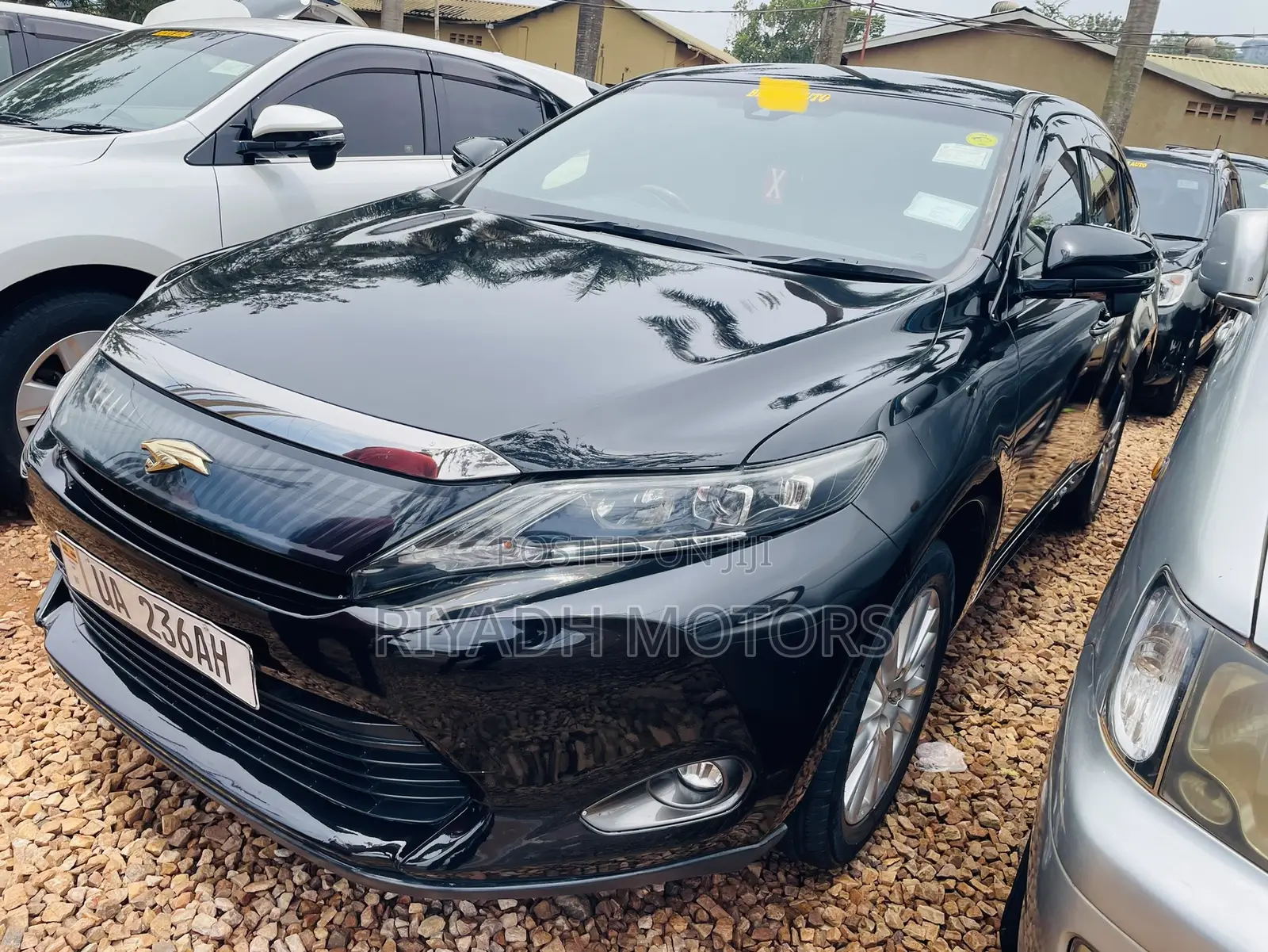 Toyota Harrier 2.0 2014 Black