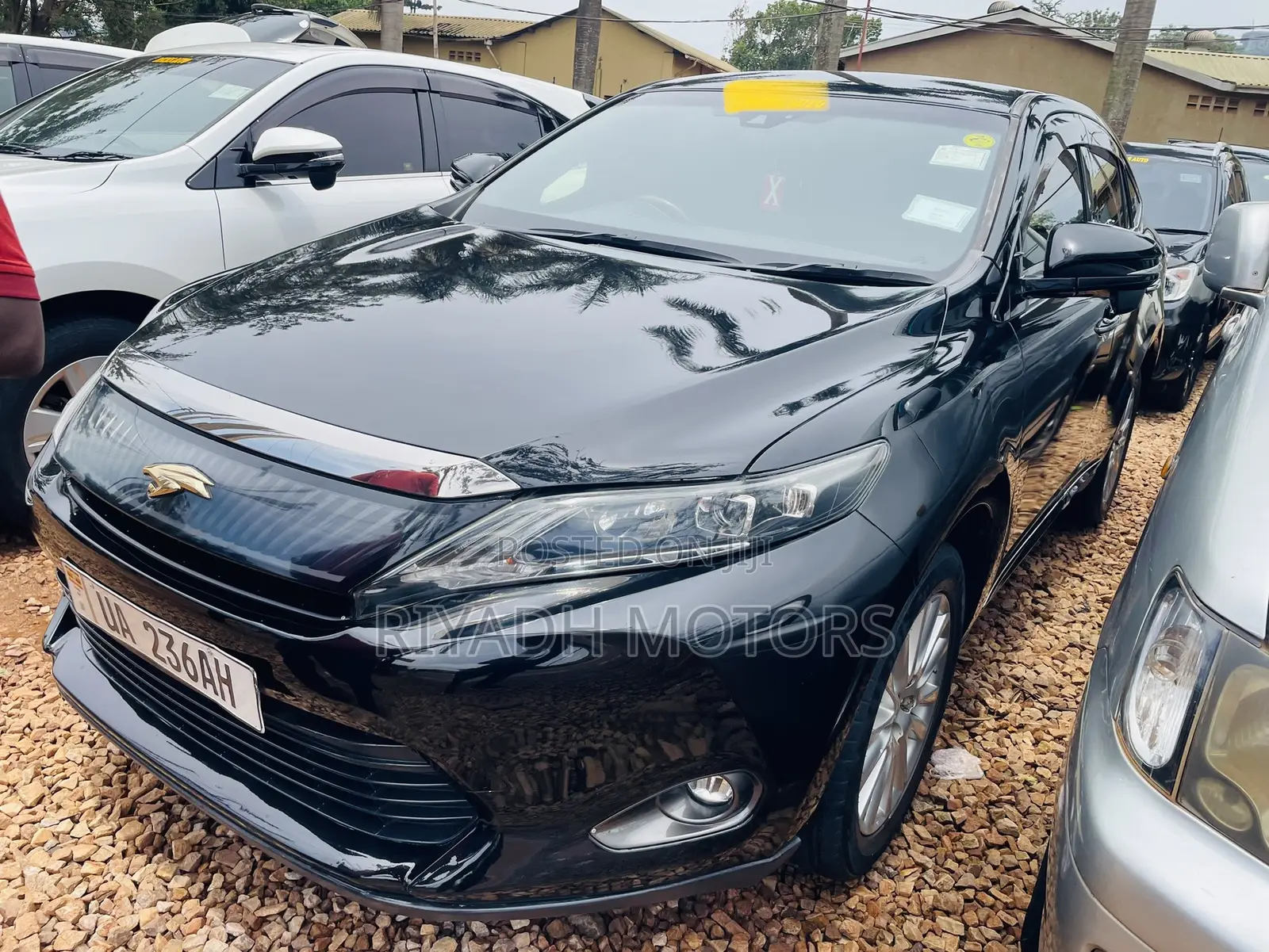 Toyota Harrier 2.0 2014 Black