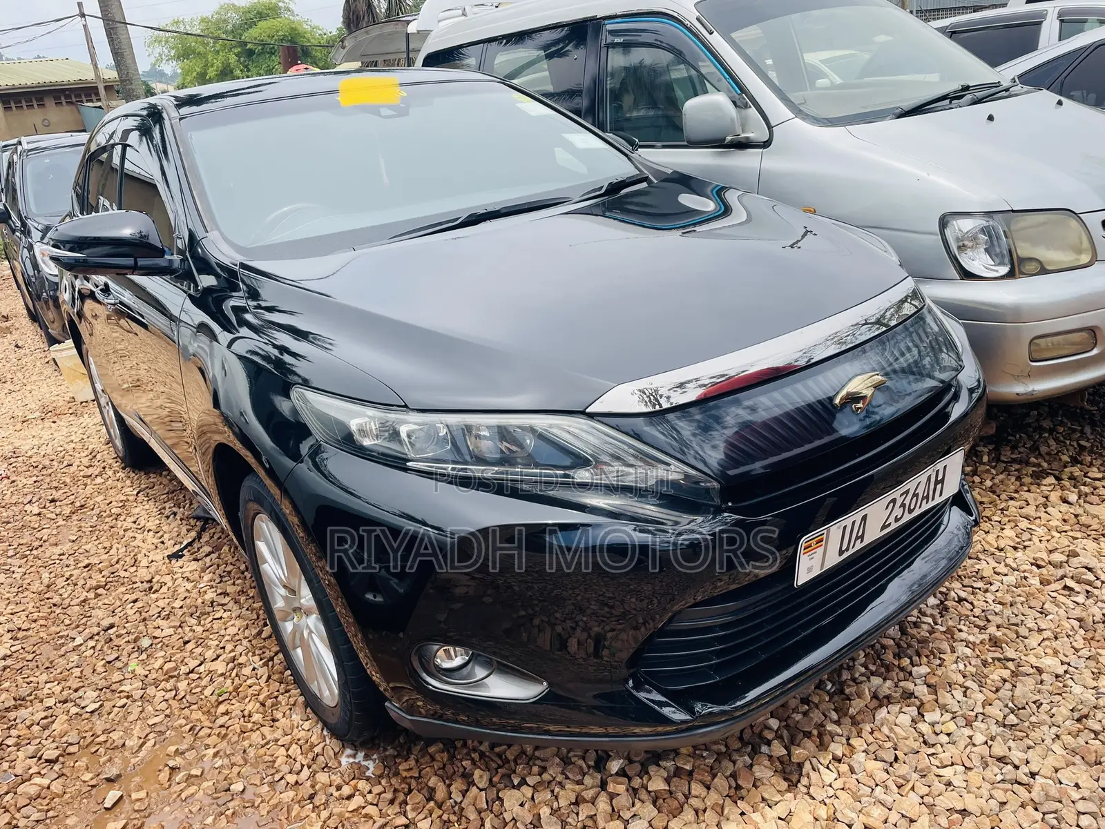 Toyota Harrier 2.0 2014 Black