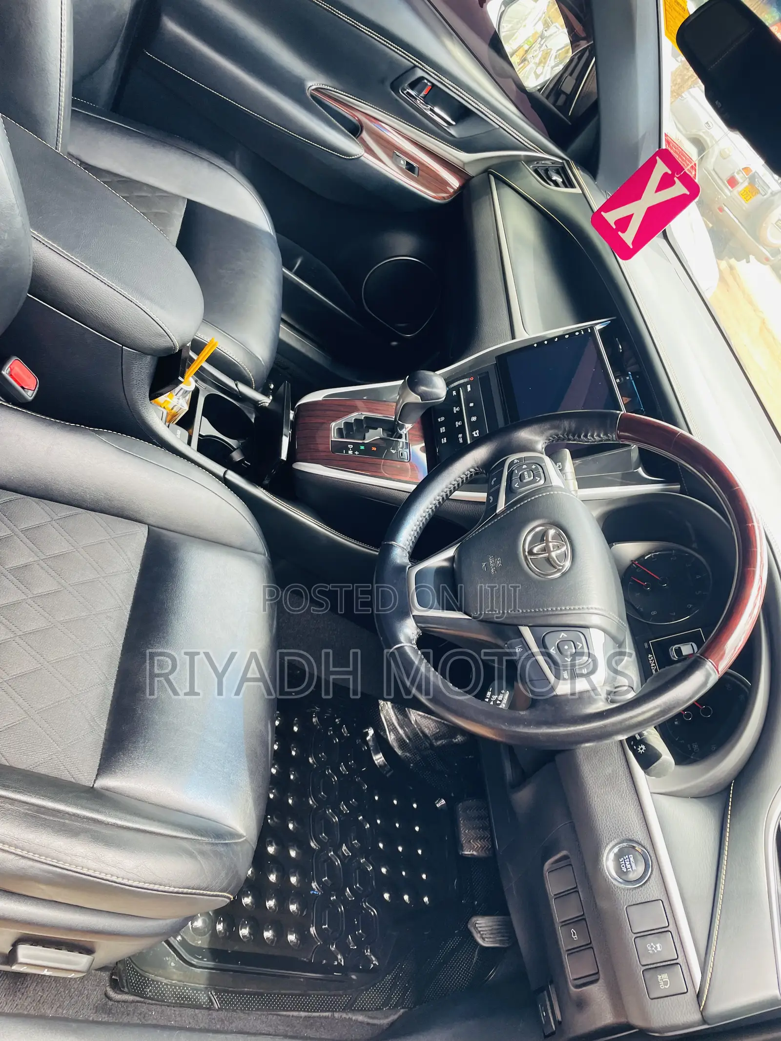 Toyota Harrier 2.0 2014 Black