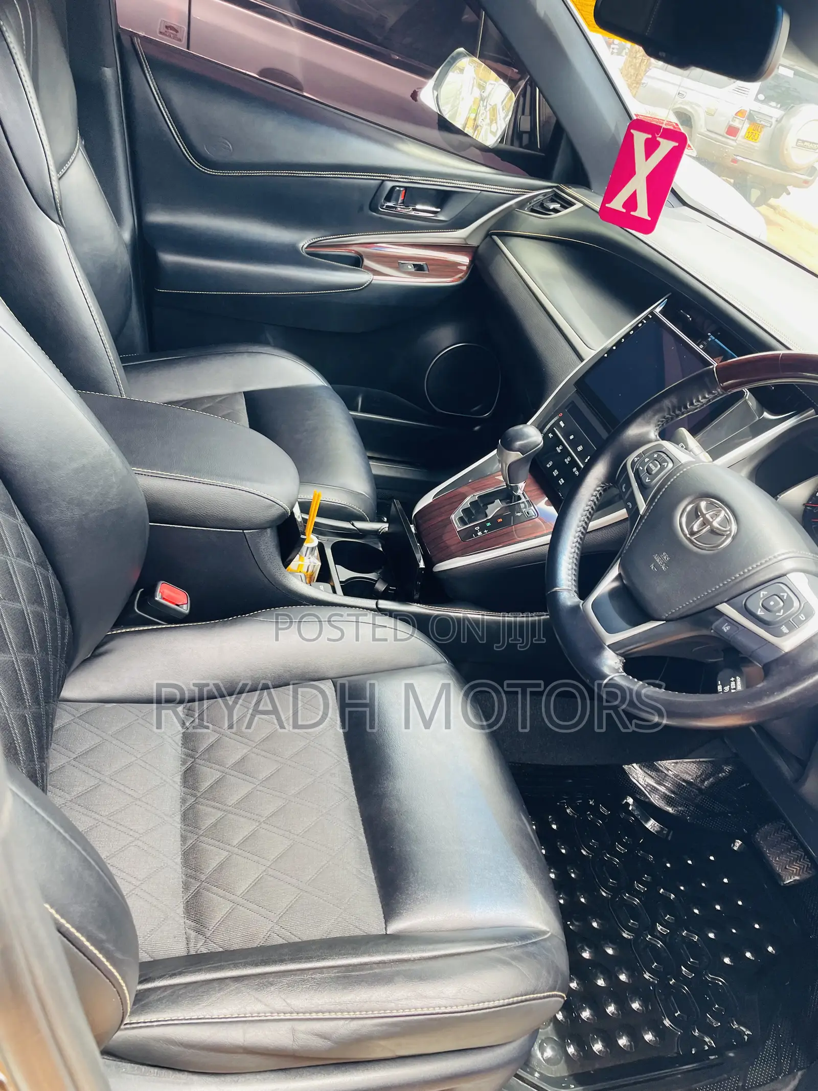 Toyota Harrier 2.0 2014 Black