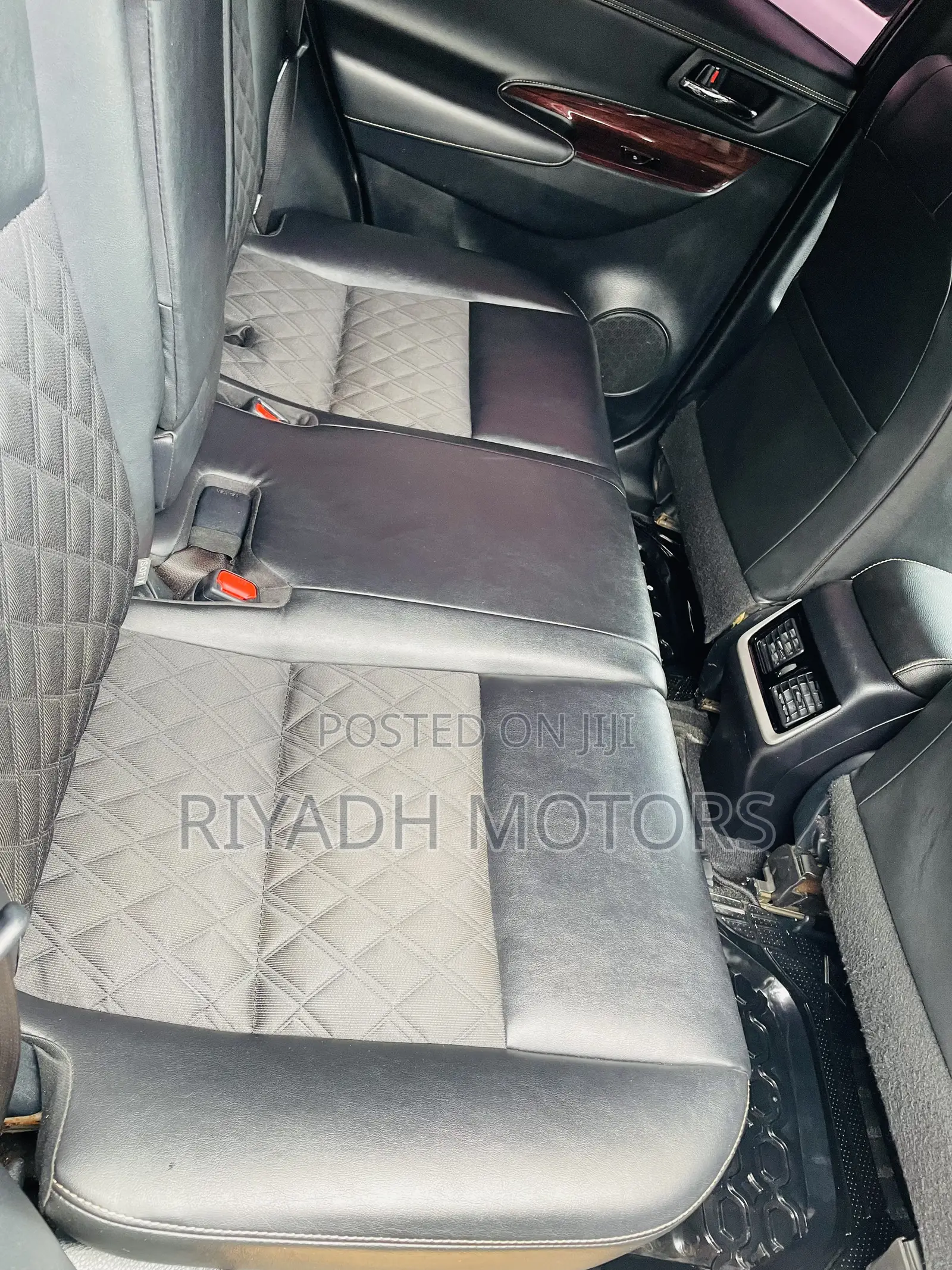 Toyota Harrier 2.0 2014 Black