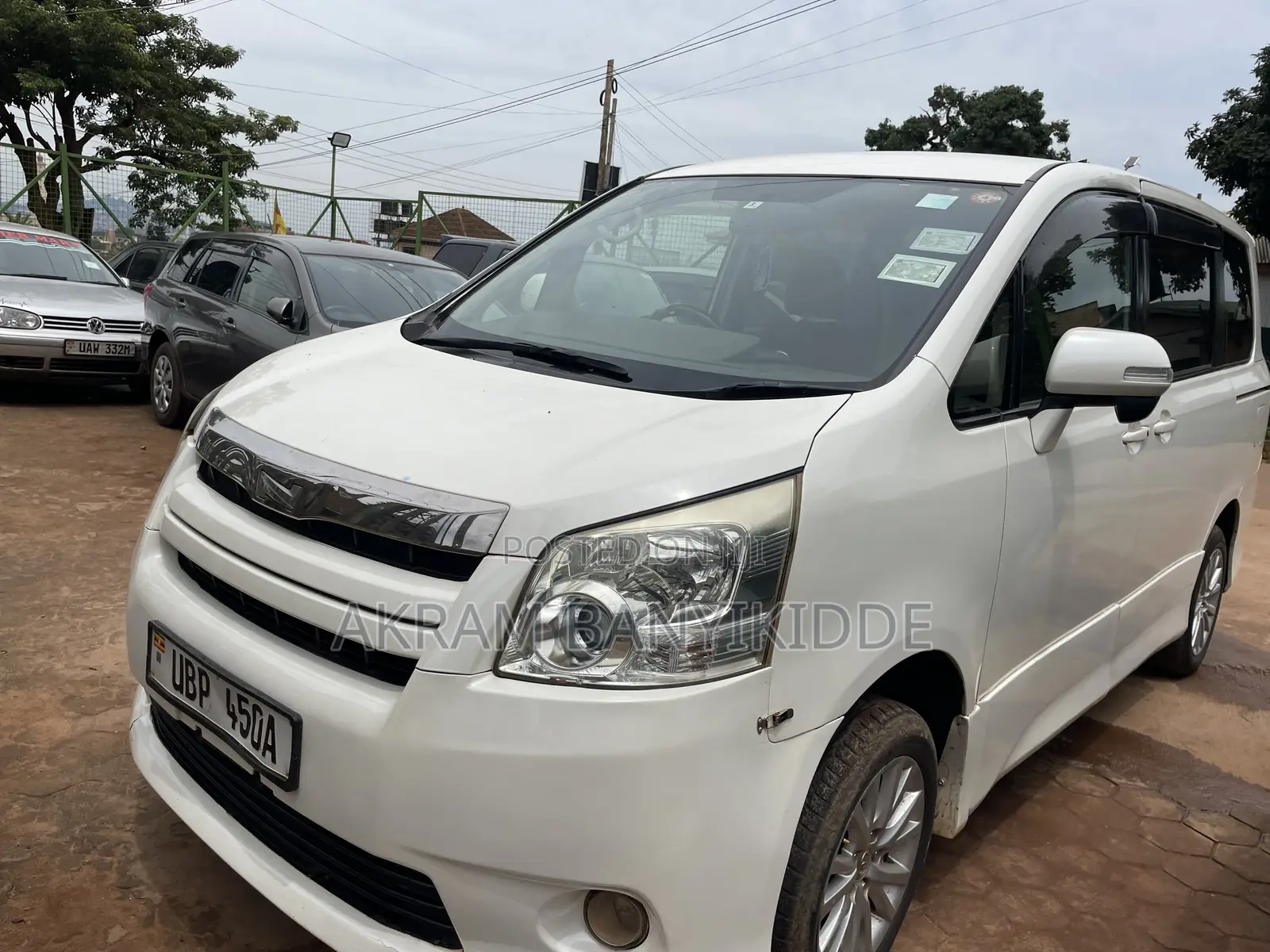Toyota Noah 2011 Pearl