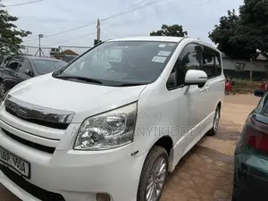Toyota Noah 2011 Pearl