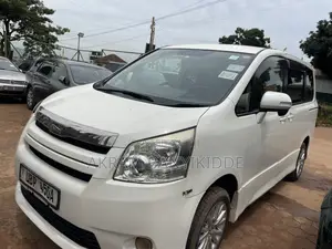Toyota Noah 2011 Pearl