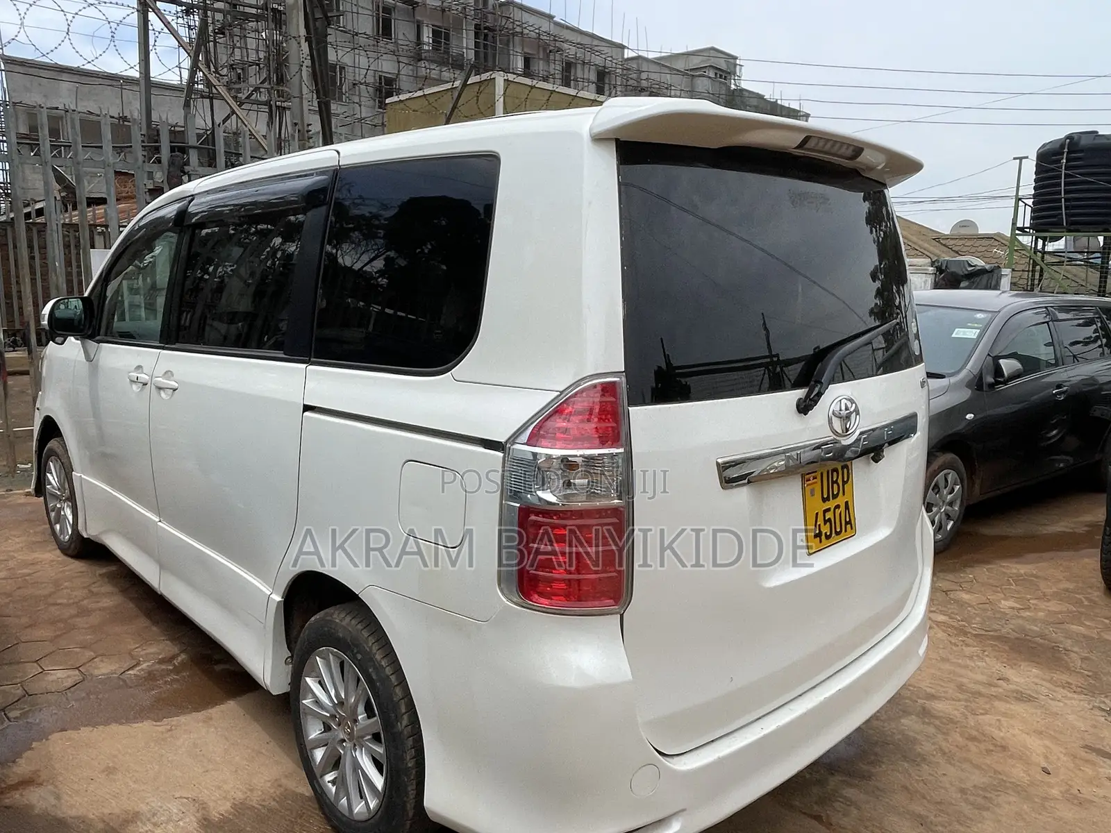 Toyota Noah 2011 Pearl