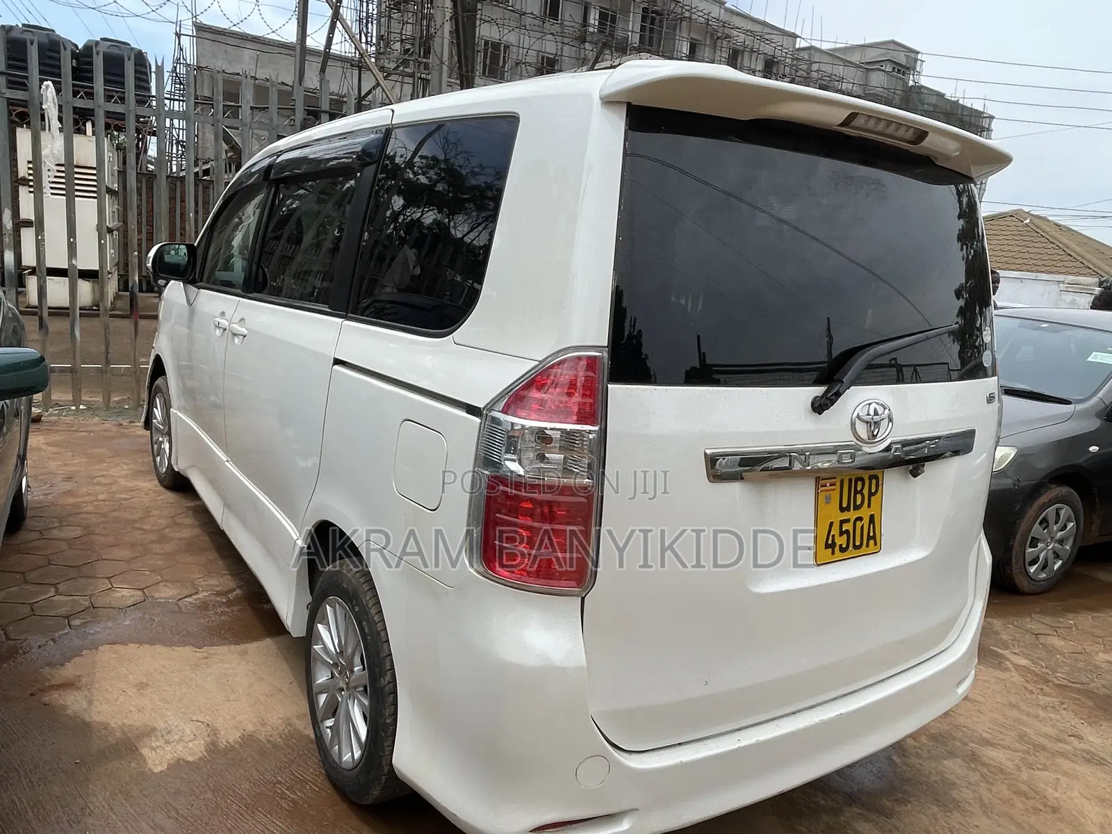 Toyota Noah 2011 Pearl
