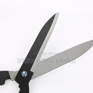 Garden Hedge Shear Features Sharp Steel Blades for Trimming