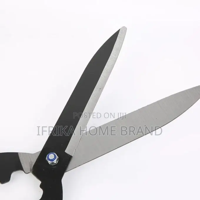 Garden Hedge Shear Features Sharp Steel Blades for Trimming