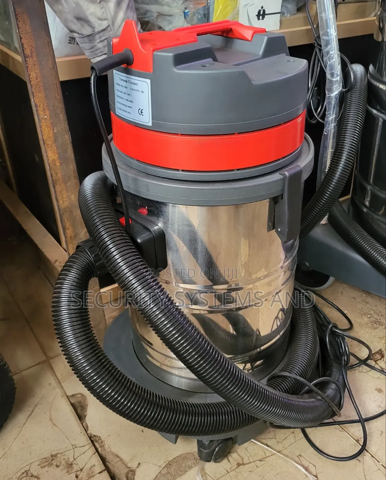 30 Litres Commercial Vacuum Cleaner - Wet and Dry- 1600w