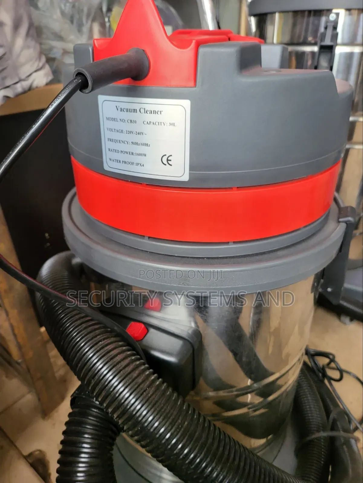 30 Litres Commercial Vacuum Cleaner - Wet and Dry- 1600w