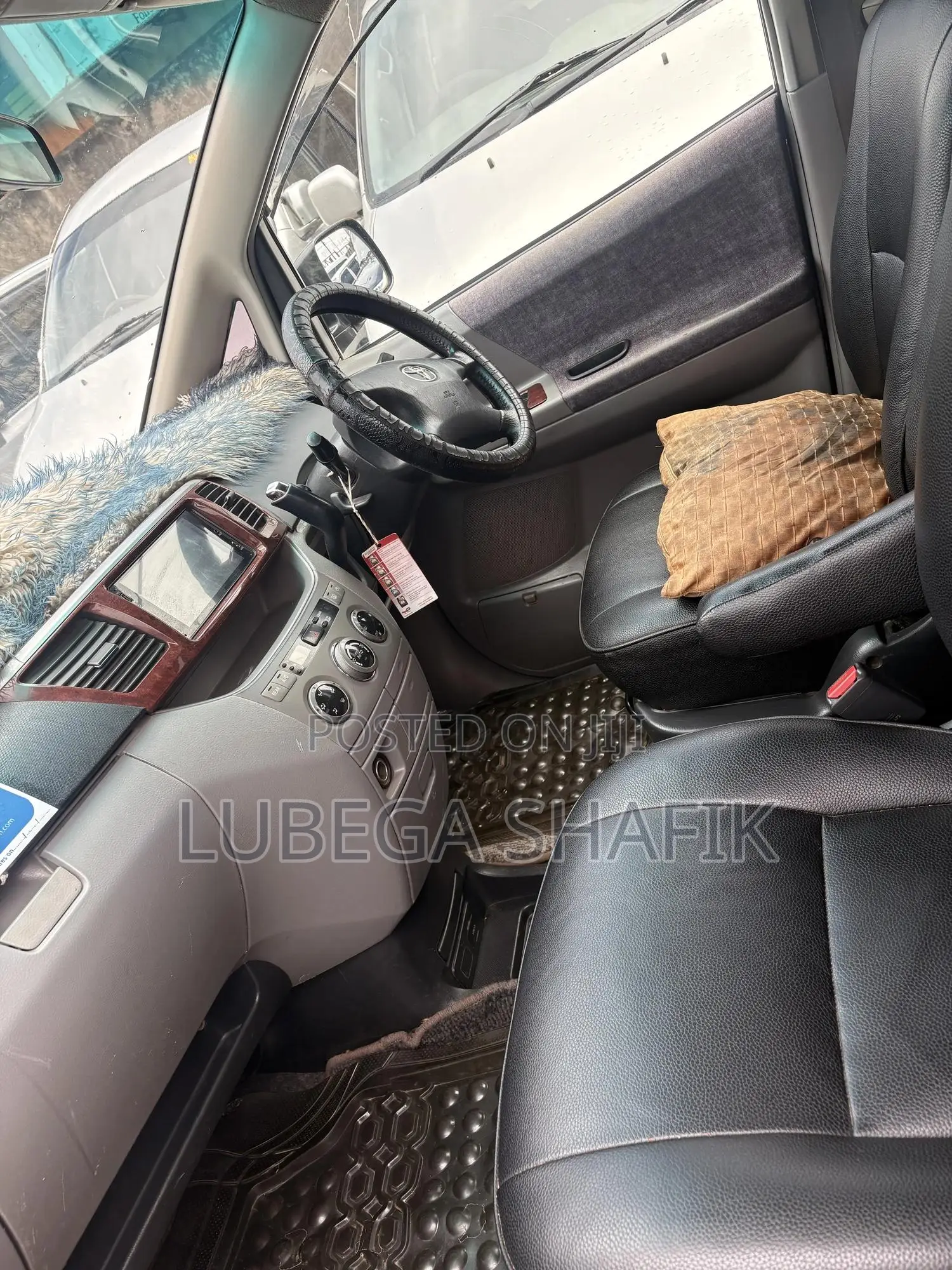 Toyota Noah 2004 Gray