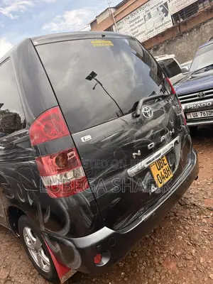 Toyota Noah 2004 Gray