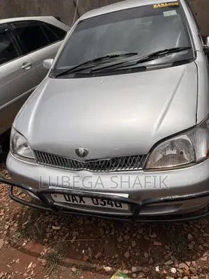 Toyota Platz 2002 Silver