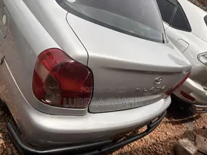 Toyota Platz 2002 Silver