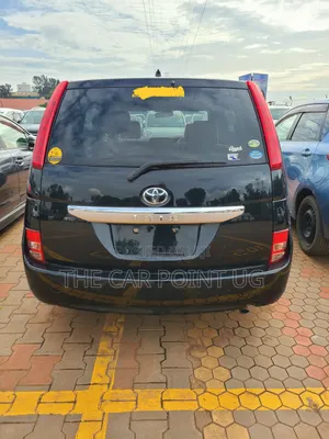 Toyota ISIS 2011 Black