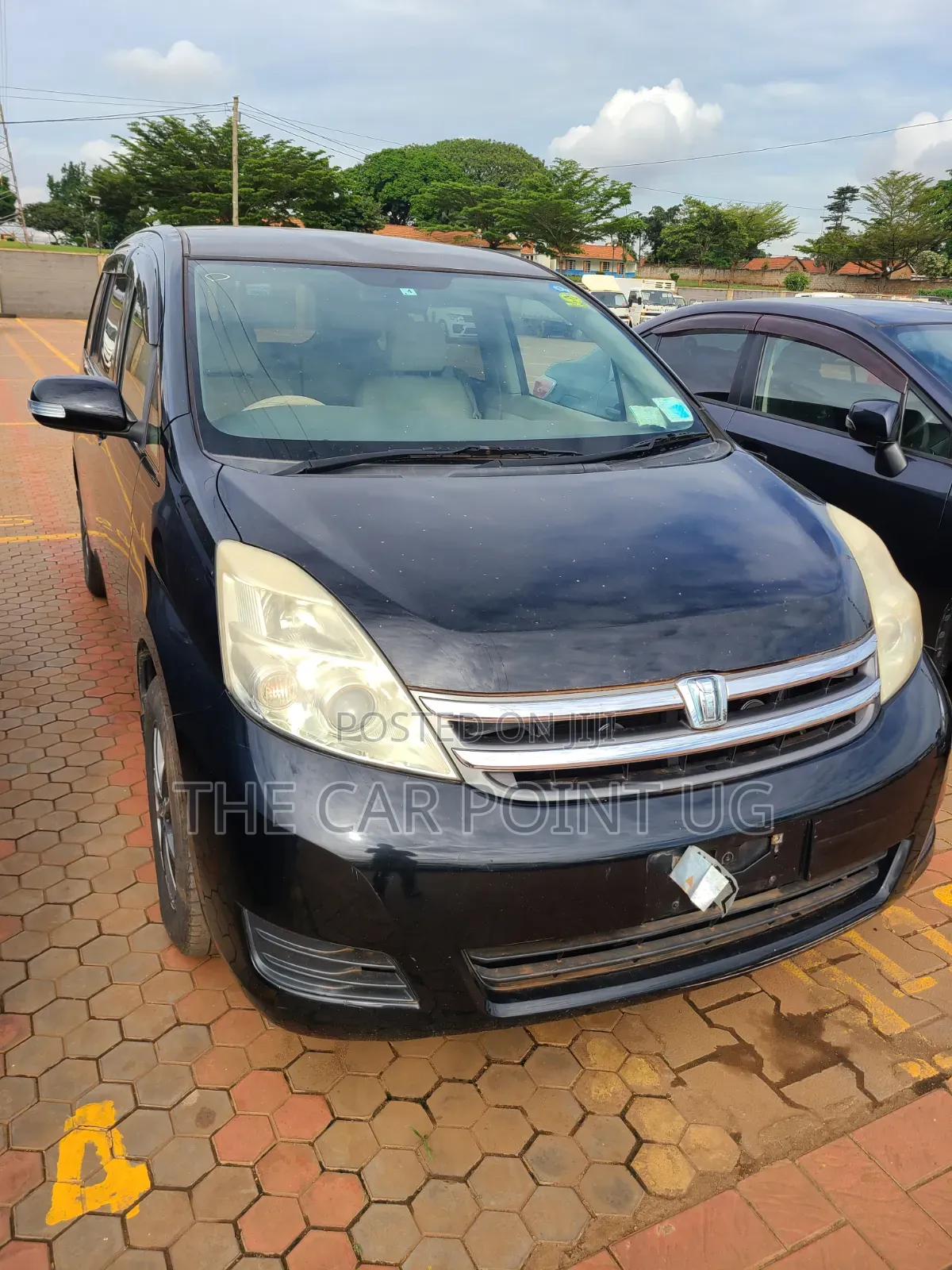 Toyota ISIS 2011 Black