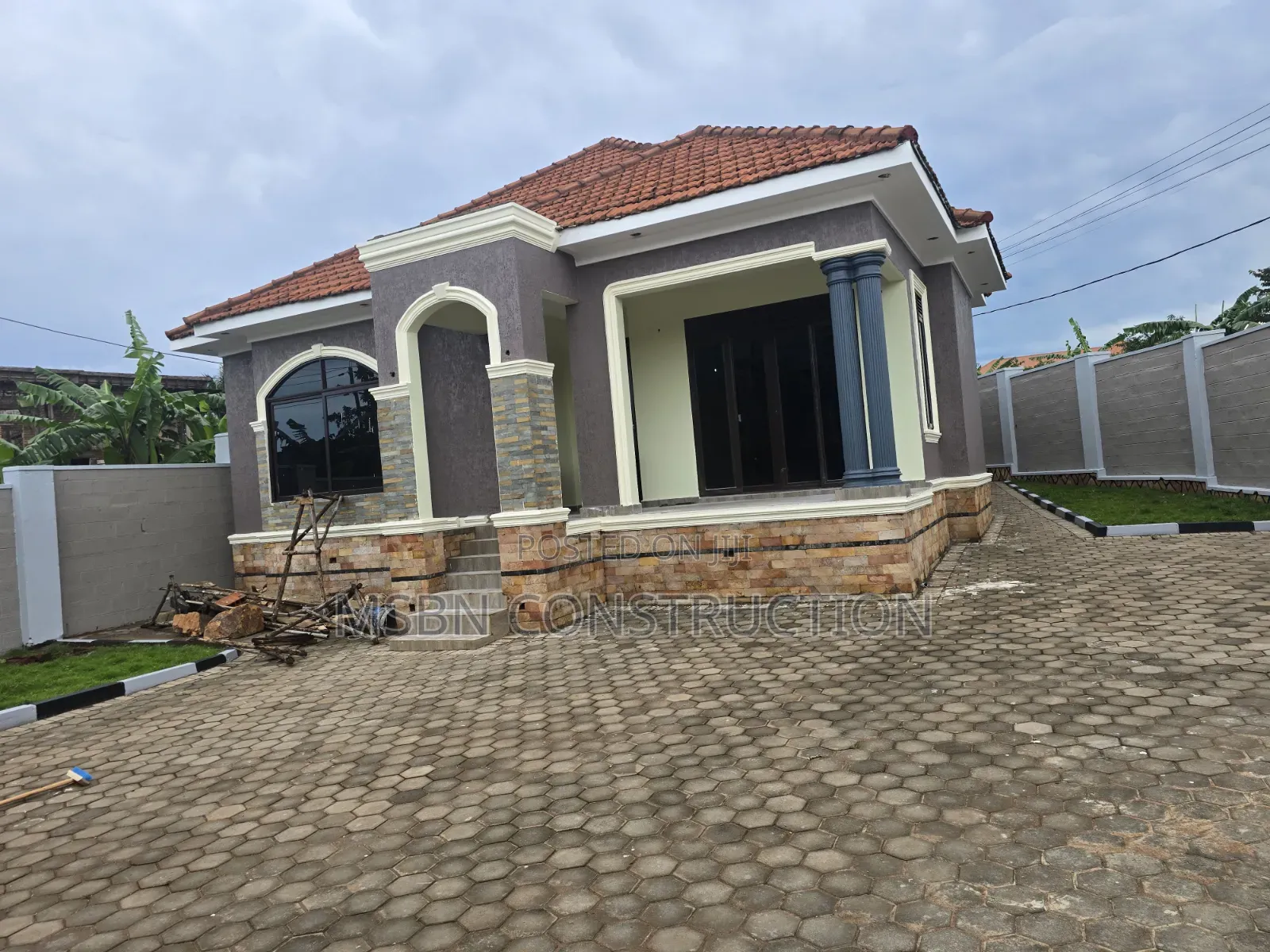 5bdrm Bungalow in Central Division for sale
