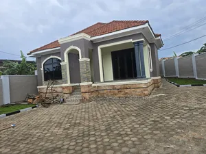 5bdrm Bungalow in Central Division for sale