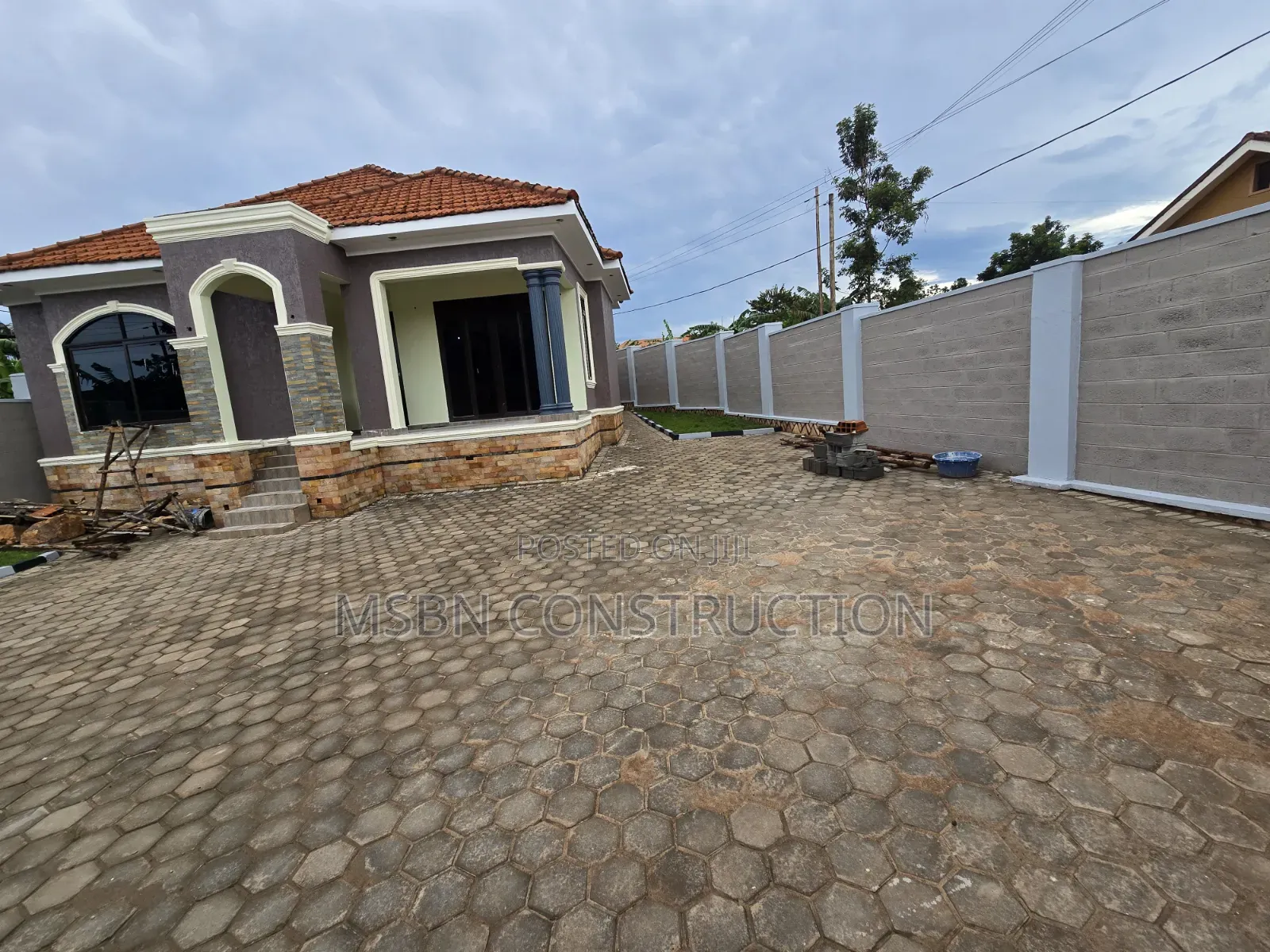 5bdrm Bungalow in Central Division for sale