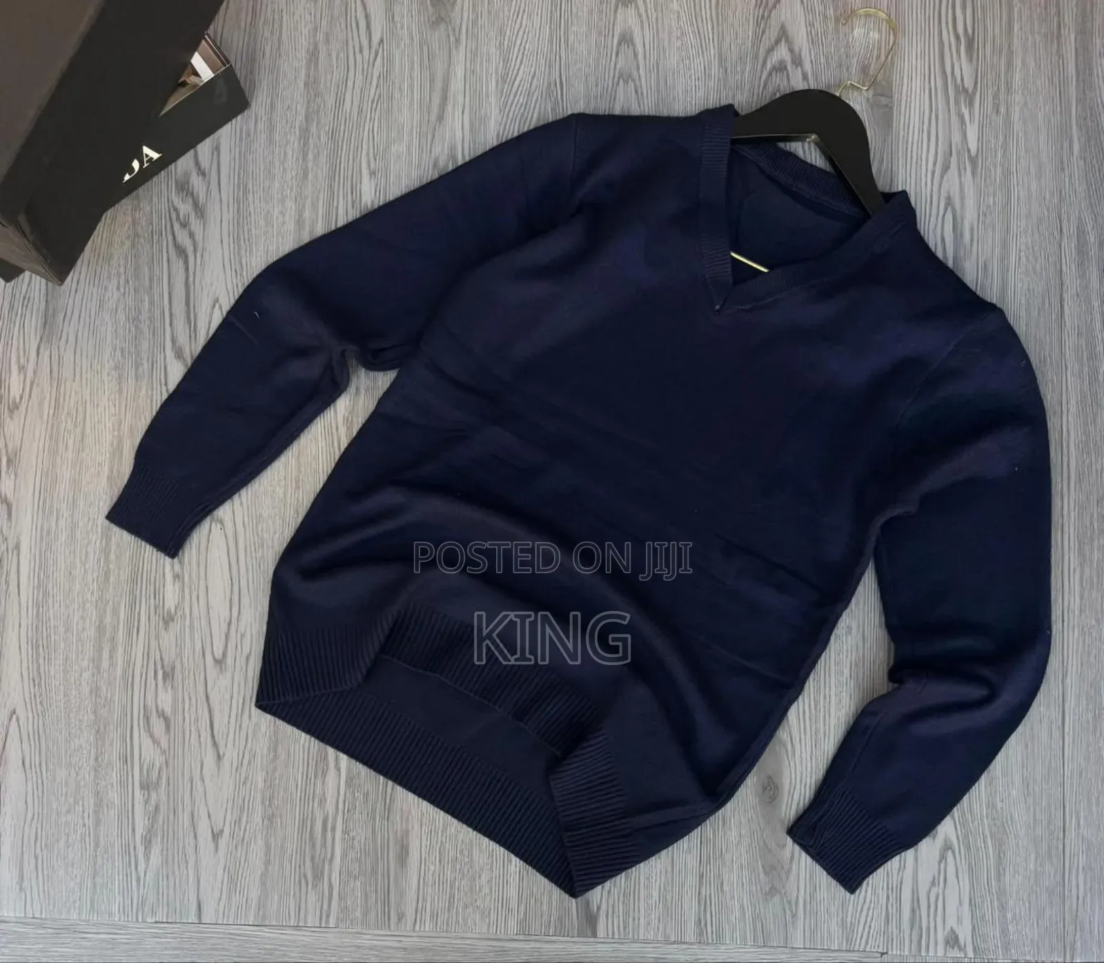 Snug v-Neck Fashion Piece